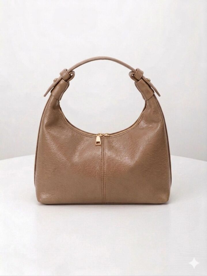 MV OVAL KULNU KEMERLİ ÇANTA